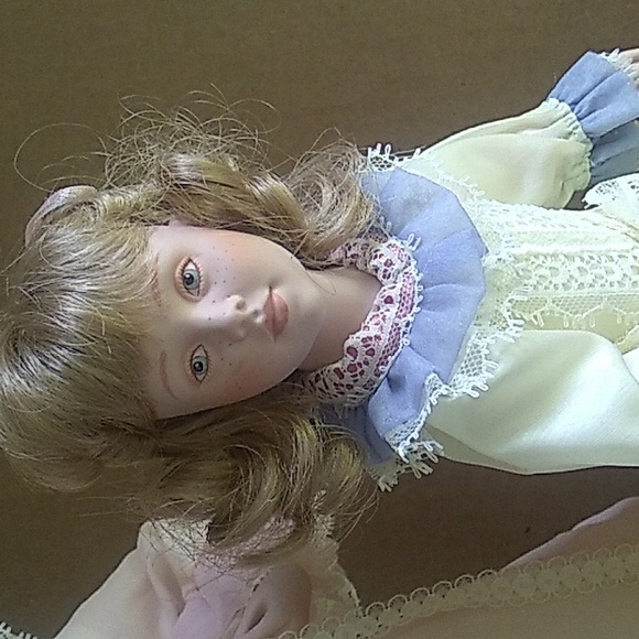 Vintage Danbury Mint Porcelain Mother & Daughter Dolls with Certificate - Picture 9 of 12